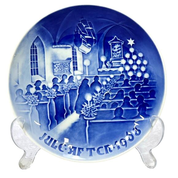 Bing and Grondahl Denmark 1968 Annual Christmas Plate 'Christmas in Church' - Picture 1 of 6